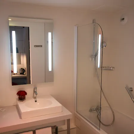 Mercure Montmartre Sacre Coeur Otel 4*