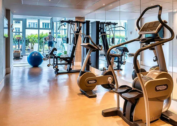 Hotel Mercure Montmartre Sacre Coeur 4*